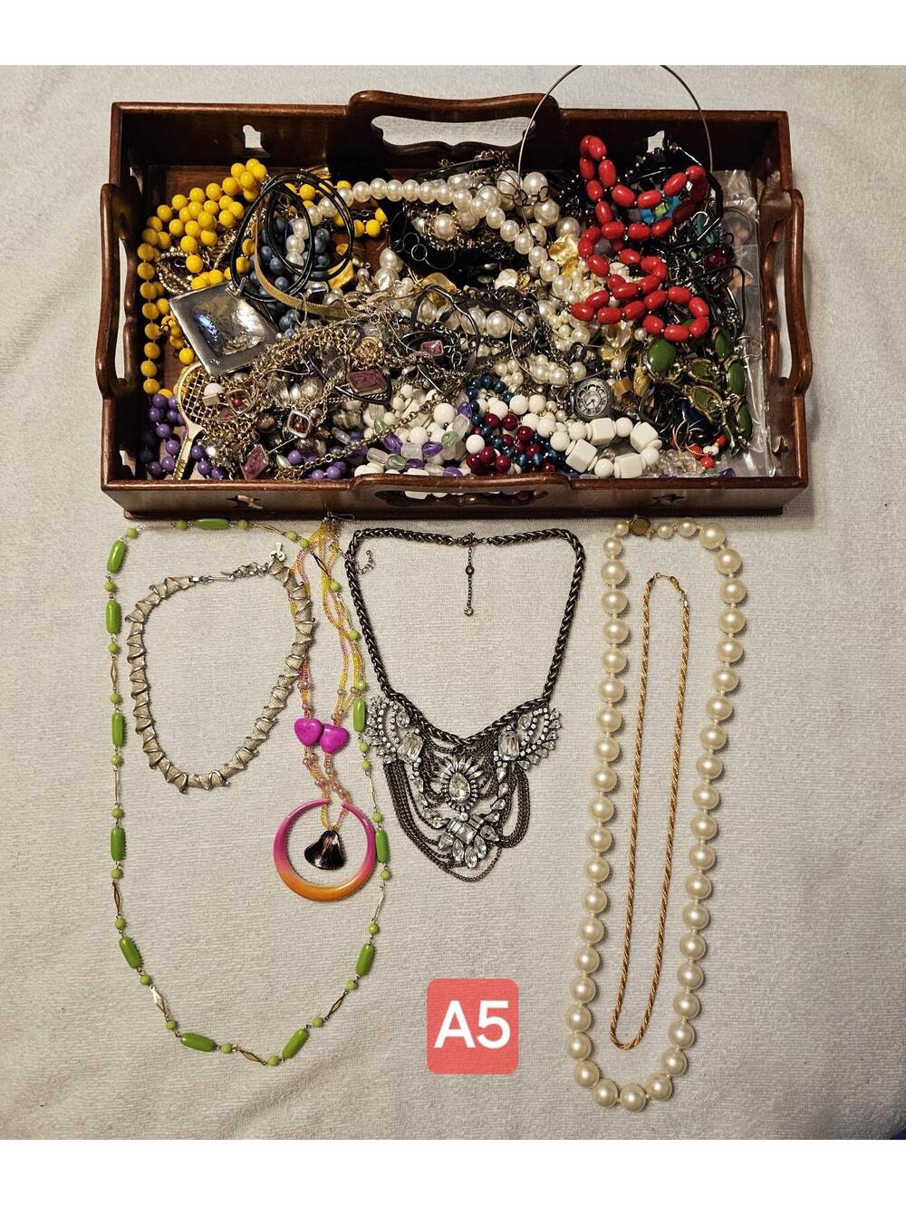 Vintage To Modern 4lb Necklace Lot (A5)
